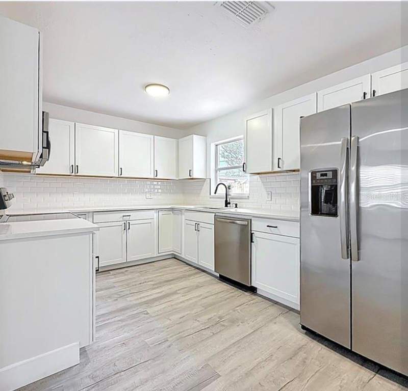 4 bedroom Single Family Residence at 200 Lewis Boulevard, Lewis Island Sec 4, St Petersburg — photo 4