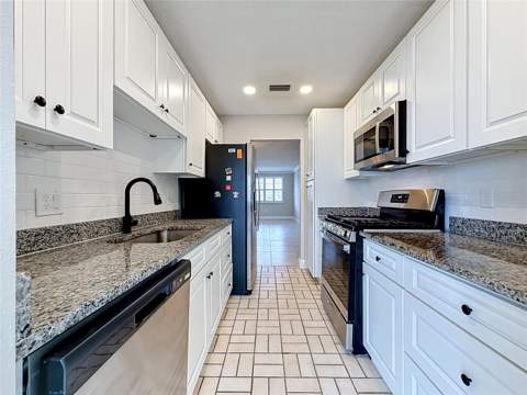 6025 Shore Boulevard #106, Gulfport FL - photo 17 of 74