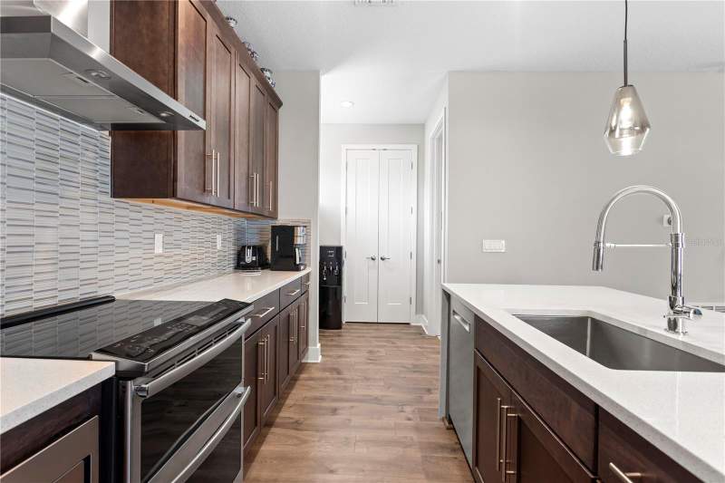 4 bedroom Townhouse at 2521 11th Place, Uptown Kenwood, St Petersburg — photo 4