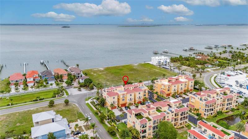5 bedroom Townhouse at 6408 Mayra Shores Lane, Brisa Del Mar Twnhms, Apollo Beach — photo 2