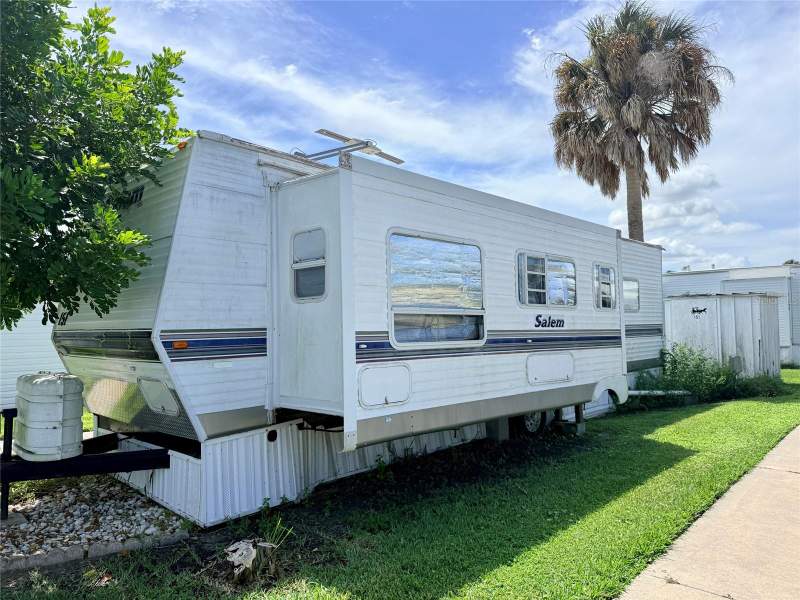 1 bedroom Manufactured Home at 2215 73rd Street #151, Tree Lakes Travel Trailer Co-Op, Palmetto — photo 2