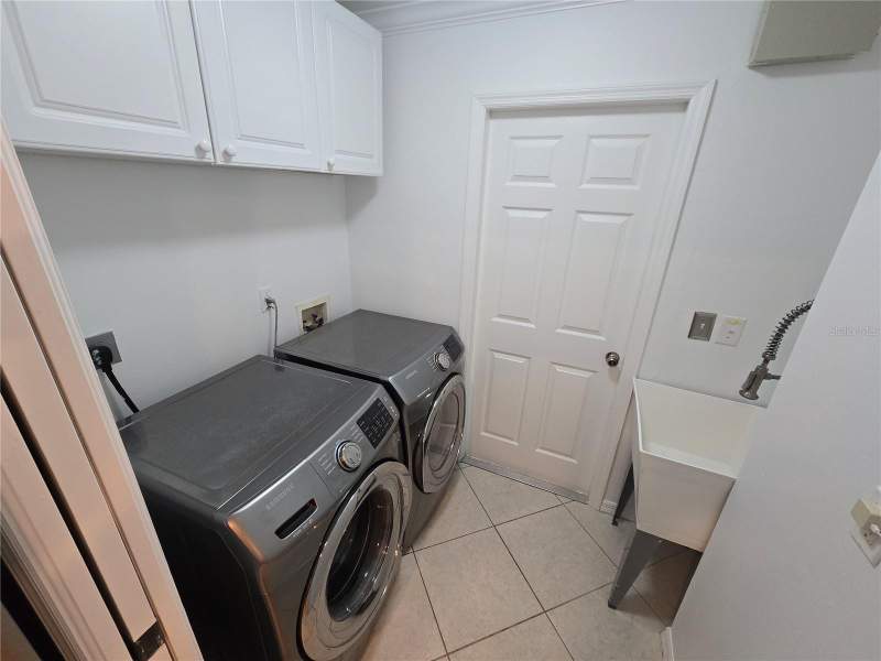 3 bedroom Single Family Residence at 219 NW 25th Place, Cape Coral, Cape Coral — photo 5