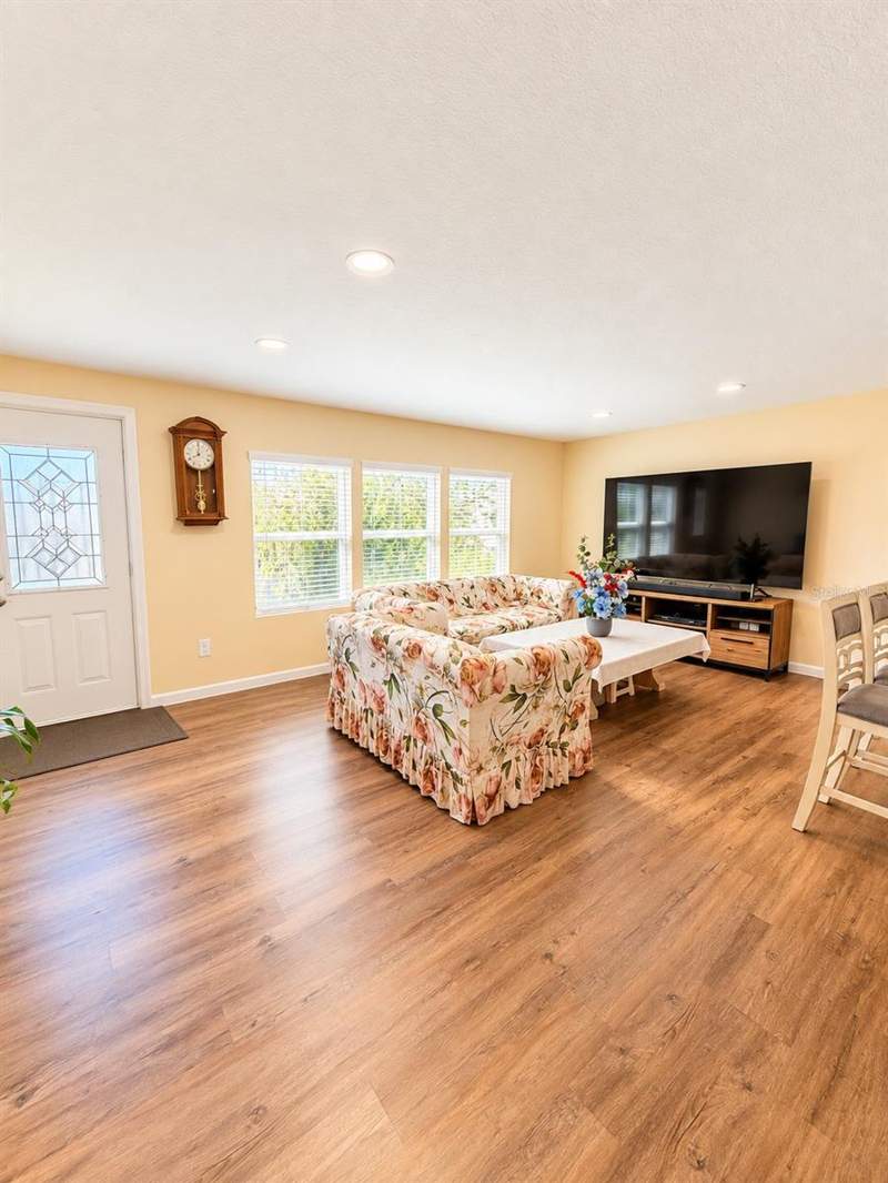 3 bedroom Mobile Home at 921 Faith Circle #35, Country Retreat Co-Op, Bradenton — photo 2