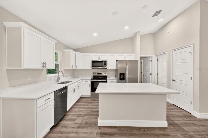 3 bedroom Single Family Residence at 213 Locust Lane, Silver Springs Shores, Ocala — photo 2