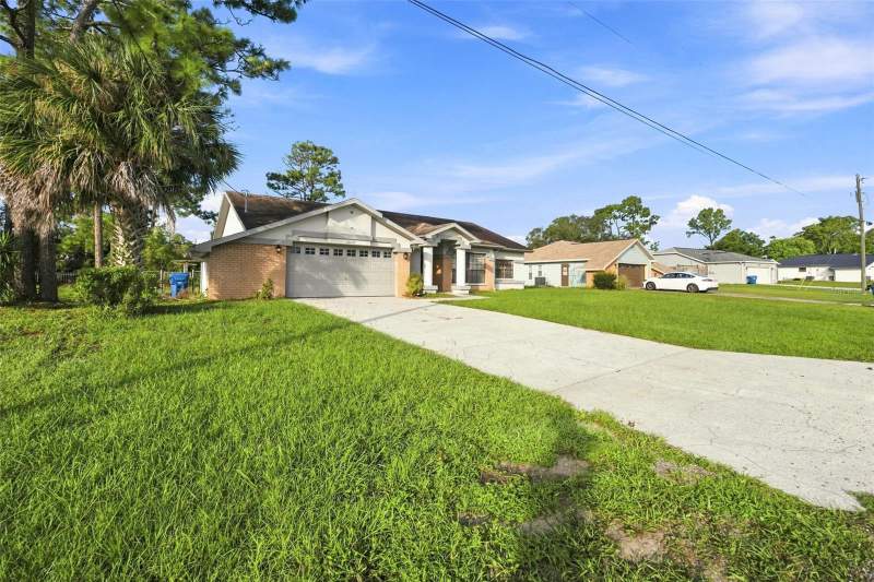 3 bedroom Single Family Residence at 12018 Villa Road, Spring Hill, Spring Hill — photo 2