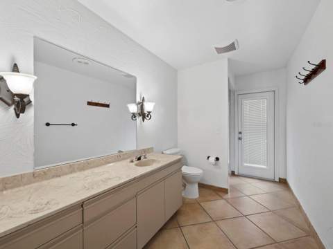 6945 Country Lakes Circle, Sarasota FL - photo 15 of 37