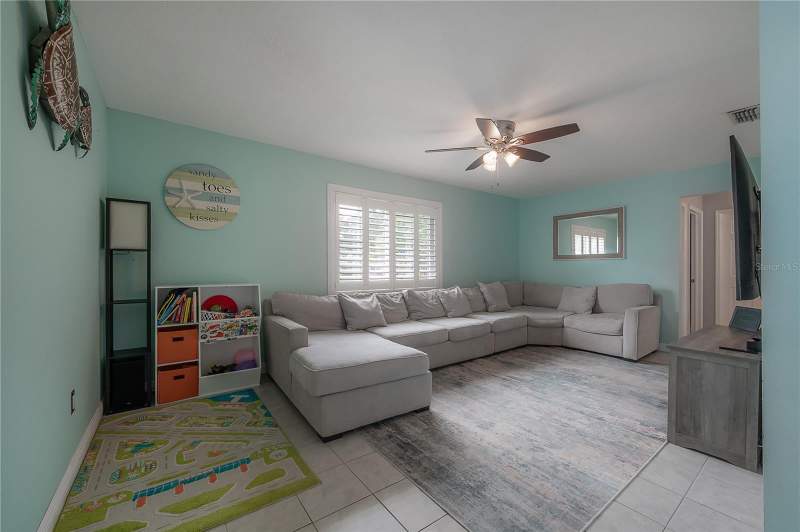 2 bedroom Single Family Residence at 5937 13th Avenue, Tyrone Gardens Sec 1, St Petersburg — photo 2