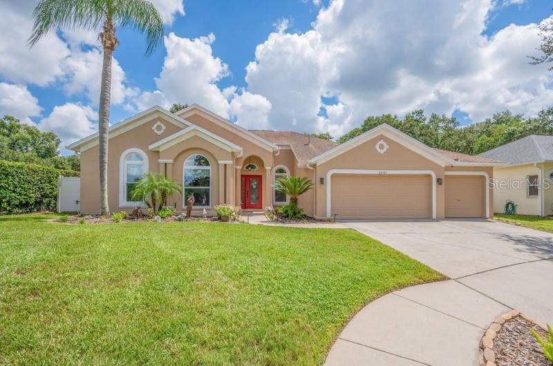 1001 SPLIT SILK STREET home for sale in Lumsden Pointe