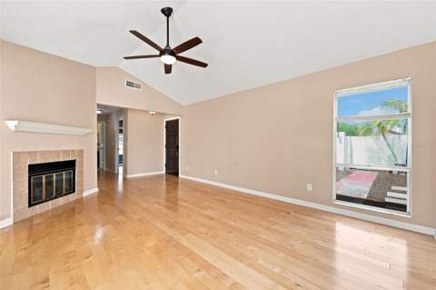10836 Venice Circle, Tampa FL - photo 10 of 43