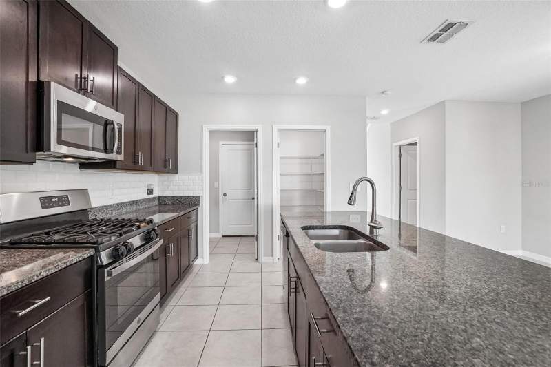 5 bedroom Single Family Residence at 9663 Channing Hill Drive, Belmont South Ph 2D, Sun City Center — photo 4