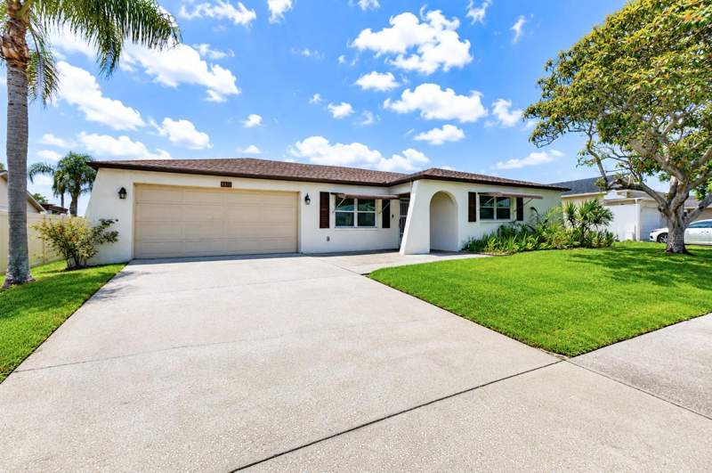 3 bedroom Single Family Residence at 8811 Martinique Lane, Radcliffe Estates, Port Richey — photo 2