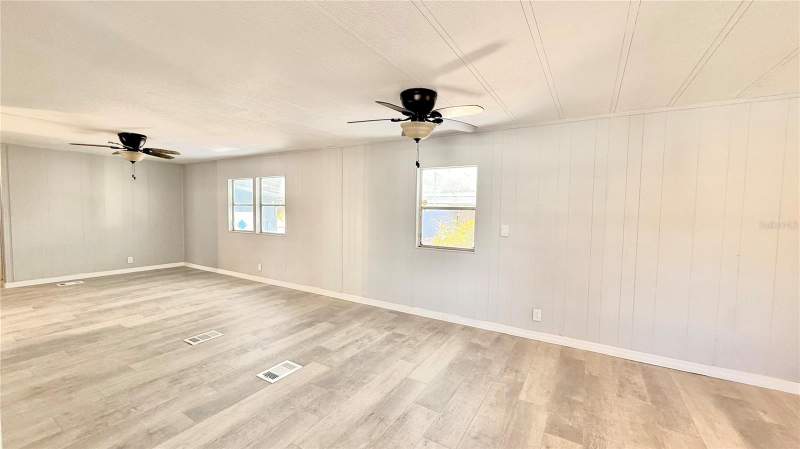 3 bedroom Manufactured Home at 202 Caloosa Lake Circle, Caloosa Lake Village, Lake Wales — photo 4