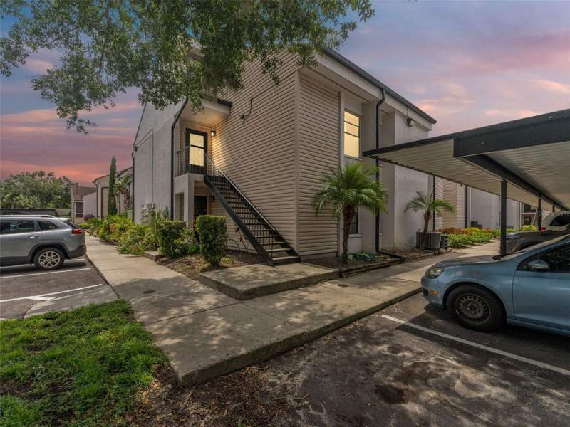 River OaksCondos for Sale in Tampa, FL