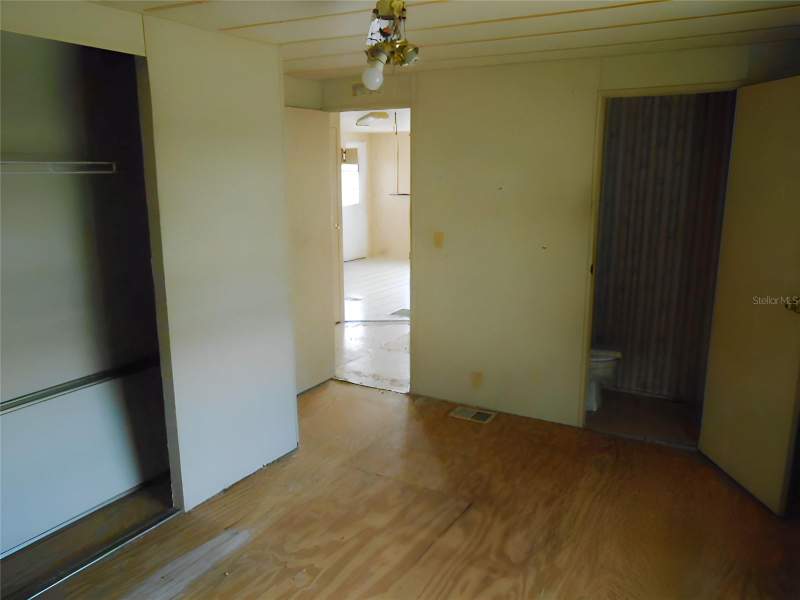 2 bedroom Manufactured Home at 12279 Obrien Avenue, High Point Mh Sub, Brooksville — photo 5