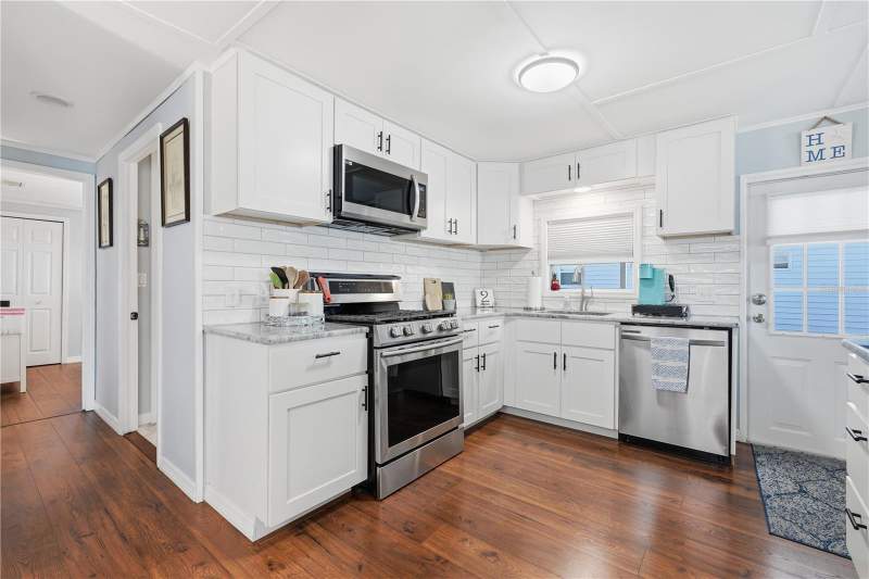 2 bedroom Mobile Home at 527 Sinclair Circle, Tavares Tavares, Tavares — photo 4