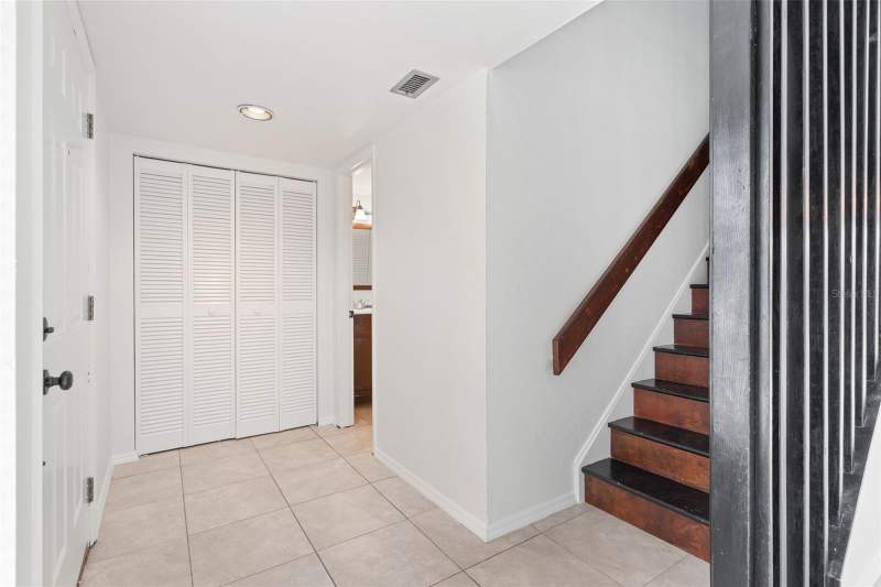 4 bedroom Townhouse at 1836 N Crystal Lake Drive #87, Grovethe, Lakeland — photo 4