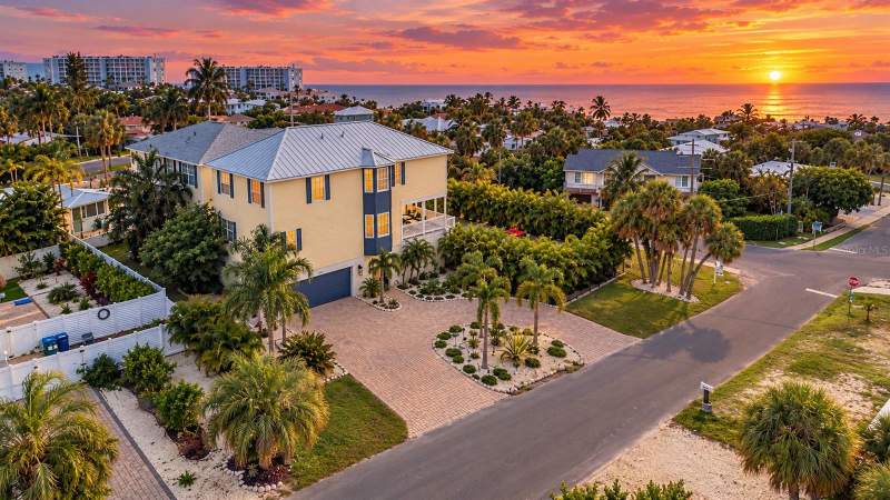 4 bedroom Single Family Residence at 303 58th Street, Casa Bella Of Anna Maria Island, Holmes Beach — photo 2