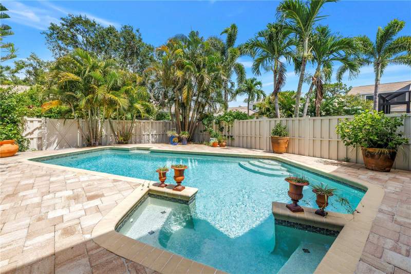 3 bedroom Townhouse at 990 San Carlos Court, Riviera Bay Second Add, St Petersburg — photo 4