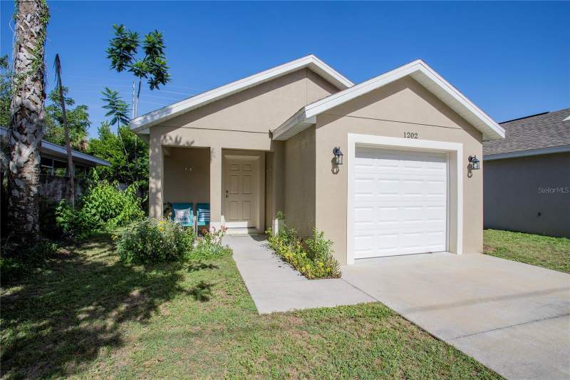 3 bedroom Single Family Residence at 1202 S Dewey Street, Eustis Bishops Sub, Eustis — photo 2