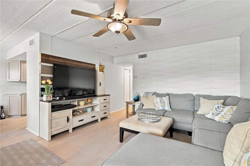 2 bedroom Condominium at 11620 Park Boulevard #203, Seminole Square Apts, Seminole — photo 4