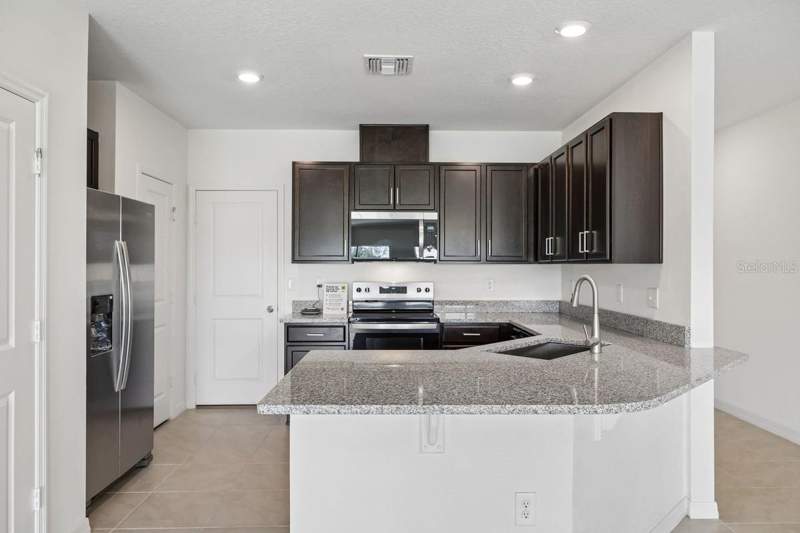3 bedroom Townhouse at 394 Sequoia Drive, Reserve At Forest Lake, Lake Wales — photo 3