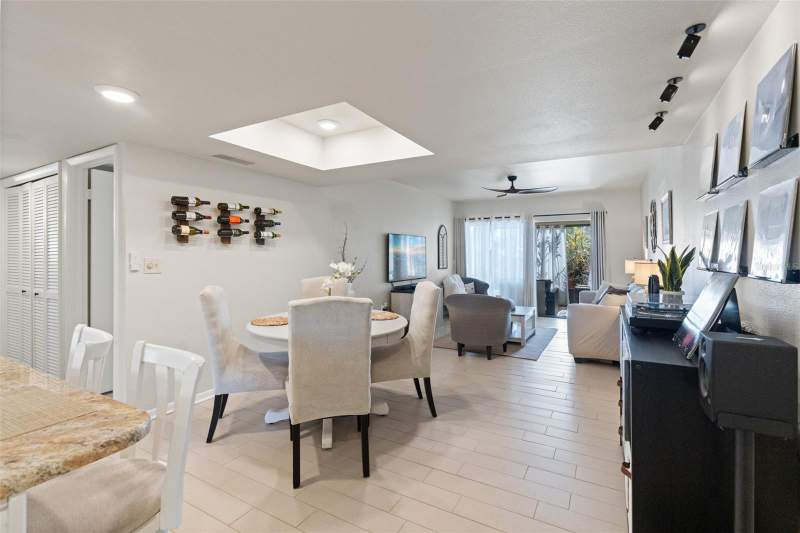 2 bedroom Condominium at 860 S Village Drive #105, Village Lake Condo, St Petersburg — photo 2