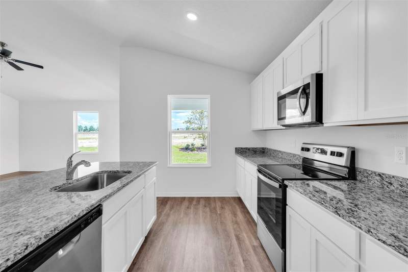 5 bedroom Single Family Residence at 14192 SW 44th Court, Marion Oaks Un 01, Ocala — photo 2