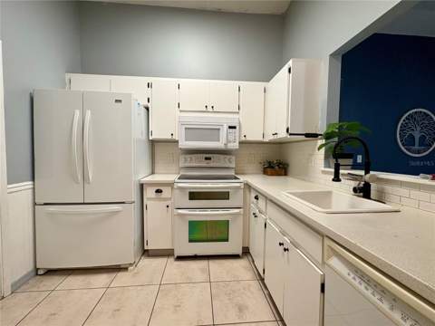 1021 Alpug Avenue, Oviedo FL - photo 10 of 40