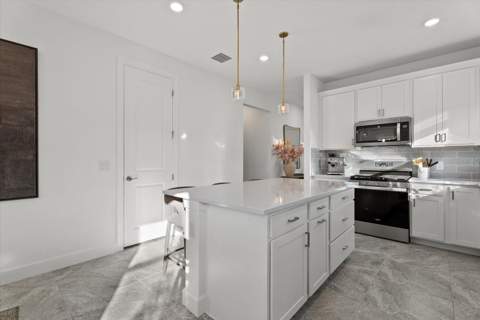 18918 Indian Rock Place, Lakewood Ranch FL - photo 9 of 44