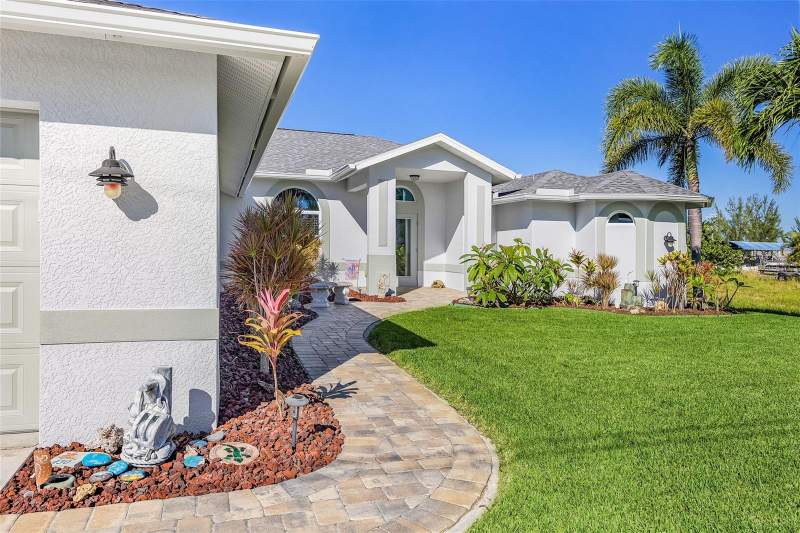 4 bedroom Single Family Residence at 430 NW 39th Avenue, Cape Coral, Cape Coral — photo 4