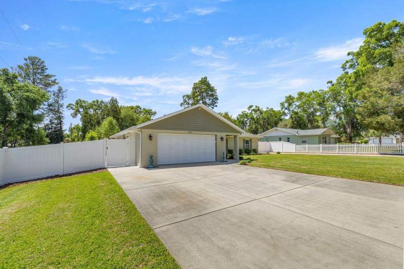 3 bedroom Single Family Residence at 20430 SW 80th Place Road, Rainbows End Estate, Dunnellon — photo 2