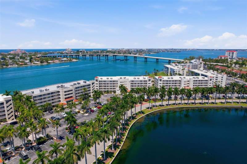 6081 BAHIA DEL MAR CIRCLE #251 home for sale in Bahia Vista