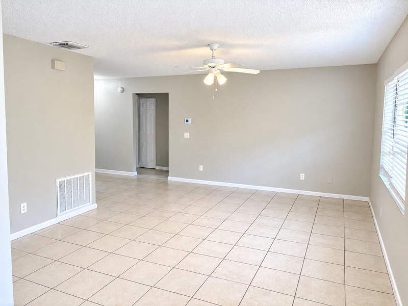 3 bedroom Single Family Residence at 432 Regal Park Drive, Valrico Manor Unit 3, Valrico — photo 4