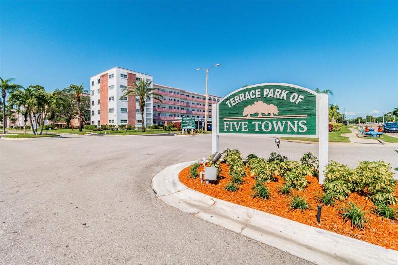 2 bedroom Condominium at 5501 80th Street #102, Five Towns Of St Pete, St Petersburg — photo 2