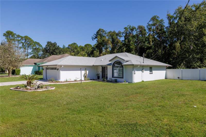 3 bedroom Single Family Residence at 42 Zaun Trail, Palm Coast Sec 63, Palm Coast — photo 2