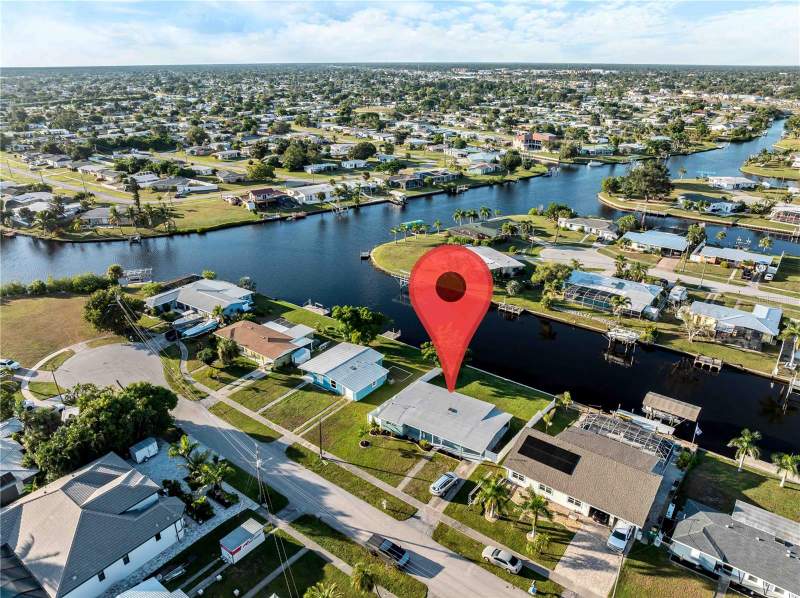 4 bedroom Single Family Residence at 581 Lindley Terrace, Port Charlotte Sec 025, Port Charlotte — photo 2