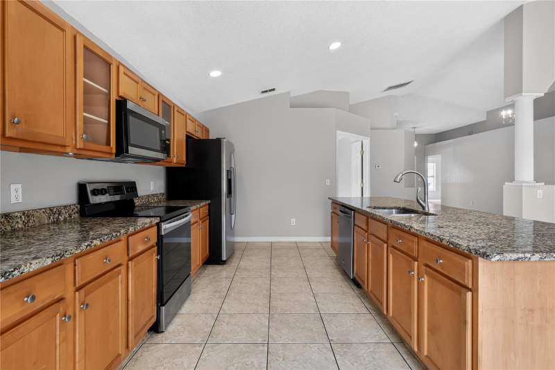 3 bedroom Single Family Residence at 725 Robin Court, Poinciana Nbrhd 05 North Village 03, Kissimmee — photo 5