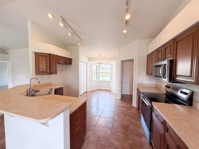 3 bedroom Single Family Residence at 6536 Horizon Point Drive, Highlands At Crews Lake, Lakeland — photo 2