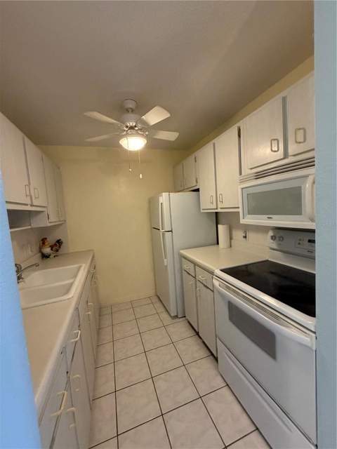 8555 112th Street #106, Seminole FL - photo 6 of 12