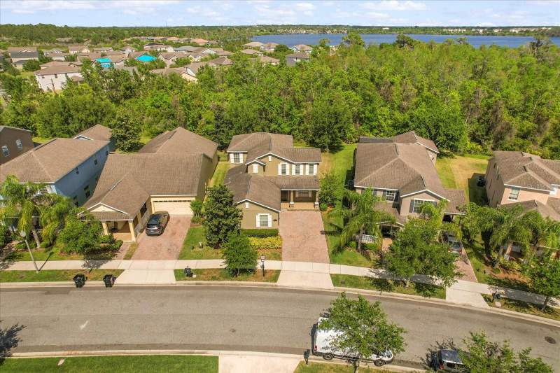 Signature Lakes