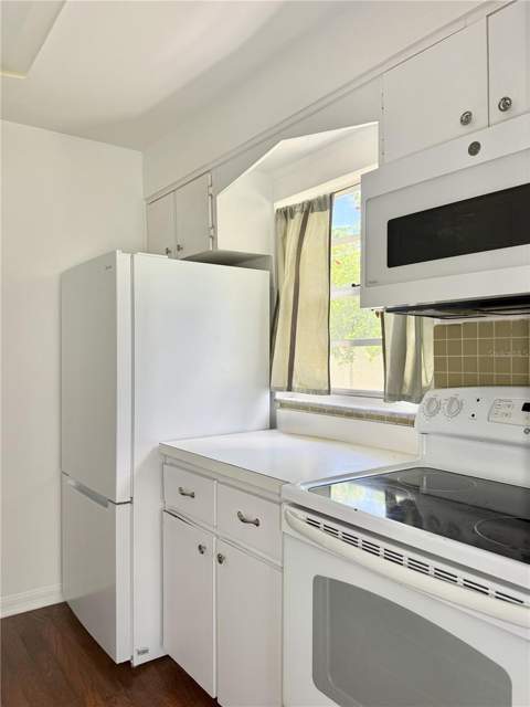 350 79th Ave N #102, St Petersburg FL - photo 6 of 6