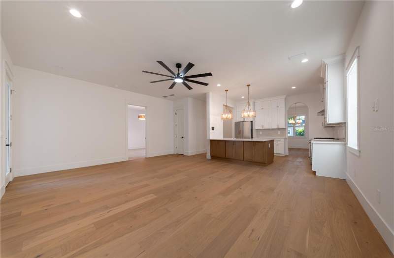 5 bedroom Single Family Residence at 1200 13th Street, Edina Garden Of Eden, St Petersburg — photo 2