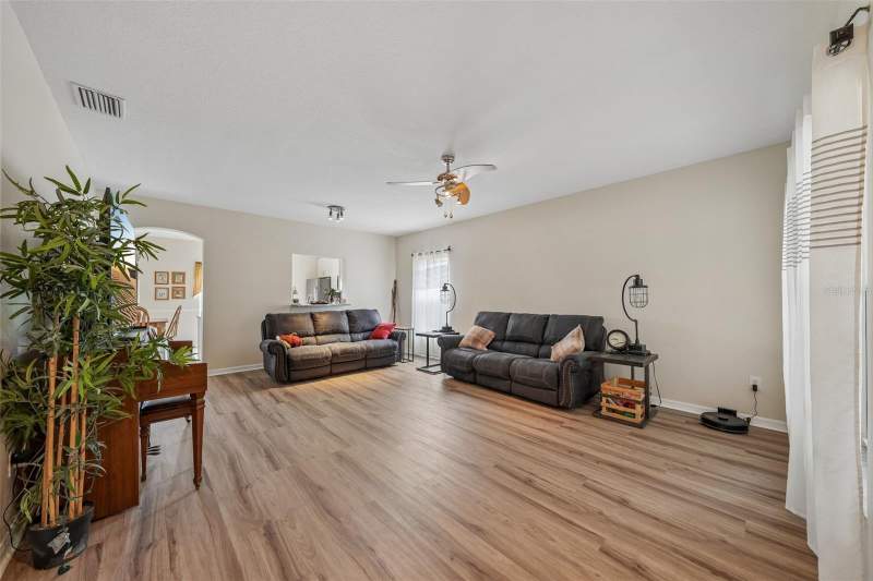 4 bedroom Single Family Residence at 6527 Bridgecrest Drive, Fishhawk Ranch Ph 2 Prcl, Lithia — photo 4