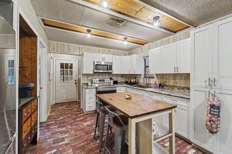 3 bedroom Single Family Residence at 12789 Circle Lake Drive, Lakewood Acres, Hudson — photo 4