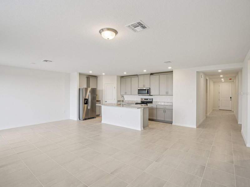 4 bedroom Single Family Residence at 823 Sunshower Drive, The Reserve At Hammock Oaks, Lady Lake — photo 2