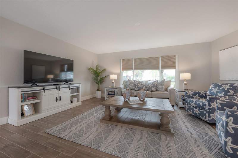 3 bedroom Single Family Residence at 6322 Cottonwood Lane, Apollo Beach Unit 13 Pt 1 Re, Apollo Beach — photo 5