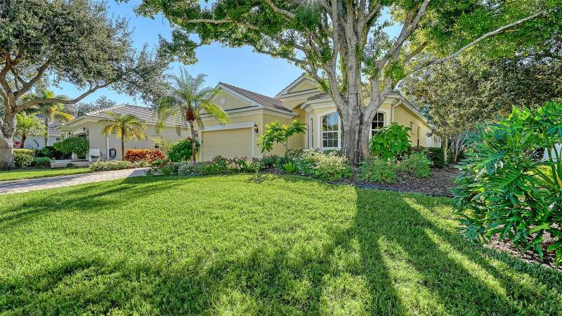 3 bedroom Single Family Residence at 117 Bishops Court Road, Oaks, Osprey — photo 2
