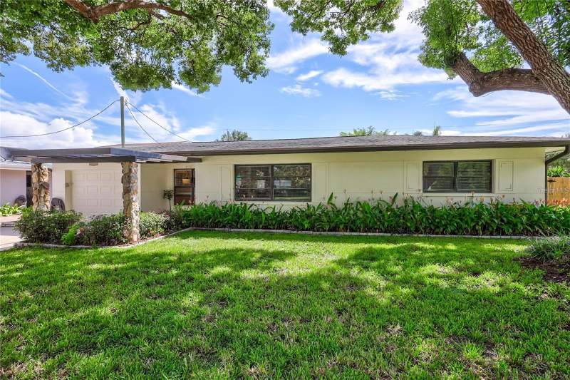 4 bedroom Single Family Residence at 8532 Kumquat Avenue, Cross Bayou Estates 1st Add, Seminole — photo 2