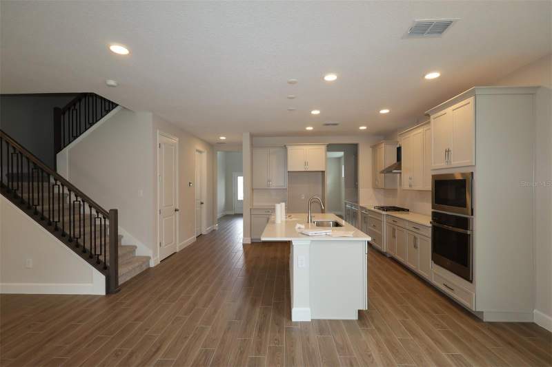 5 bedroom Single Family Residence at 1284 Hyde Street, Center Lake On The Park, St Cloud — photo 5