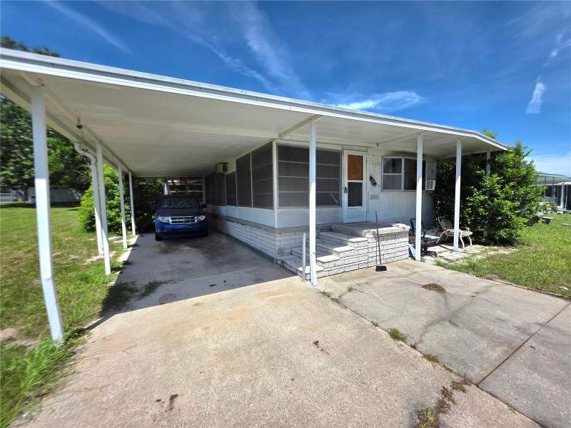 2 bedroom Mobile Home at 8095 Western Circle Drive, High Point Mh Sub, Brooksville — photo 3